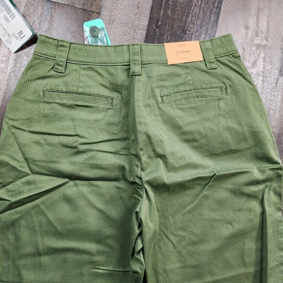 Womens LL Bean size 12 Petite Green Classic Fit Stretch Capri Pants 20.5" inseam - Picture 2 of 11
